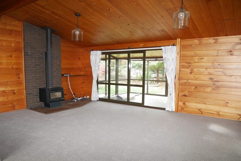 Photo of property in 1a Karaka Grove, Waikanae, 5036