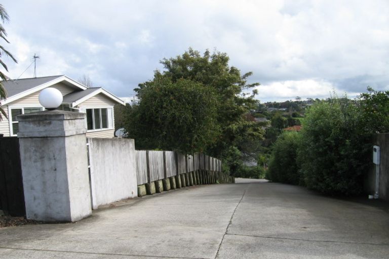 Photo of property in 15 Renlee Place, Shelly Park, Auckland, 2014