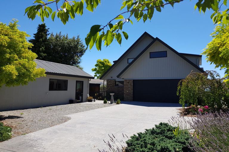 Photo of property in 3 Hamilton Drive, Lake Tekapo, 7999