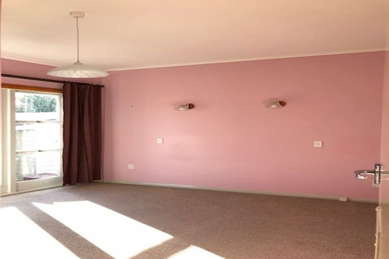 Photo of property in 18 Raphael Place, West Harbour, Auckland, 0618