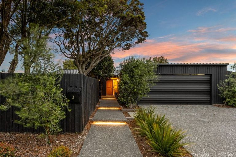 Photo of property in 3 Chilton Drive, Mairehau, Christchurch, 8052