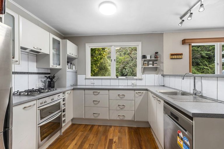 Photo of property in 58 Chester Road, Tawa, Wellington, 5028