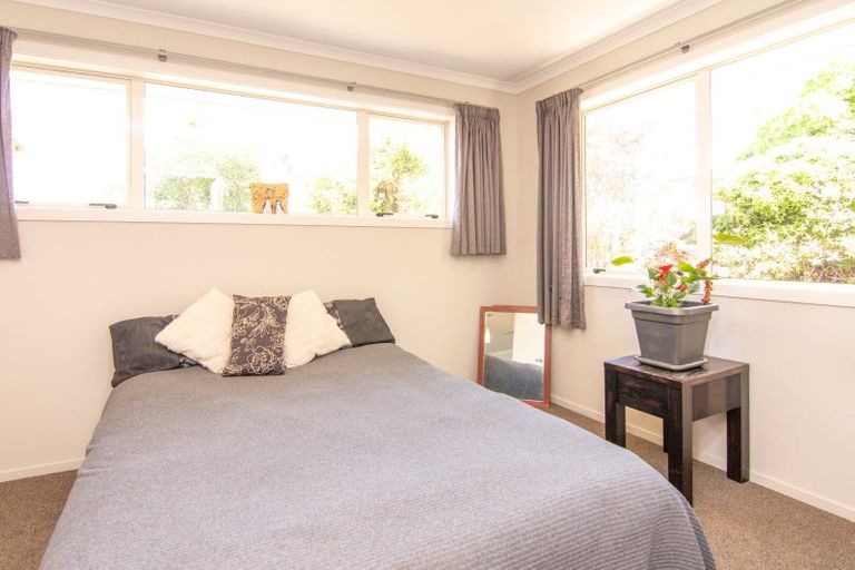 Photo of property in 9 Ruapehu Drive, Fitzherbert, Palmerston North, 4410