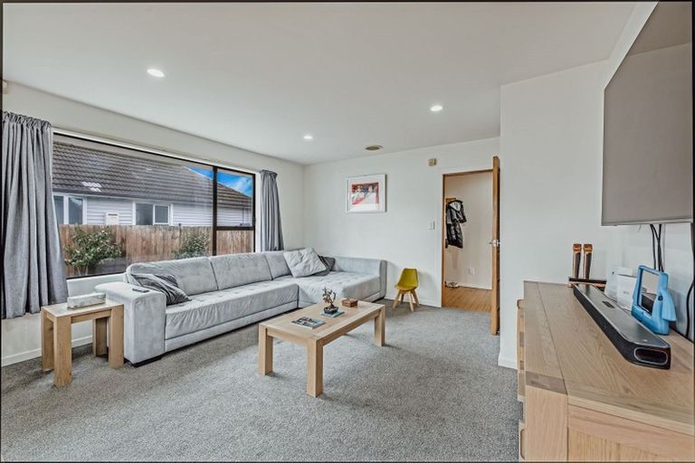 Photo of property in 19 Cutts Road, Russley, Christchurch, 8042