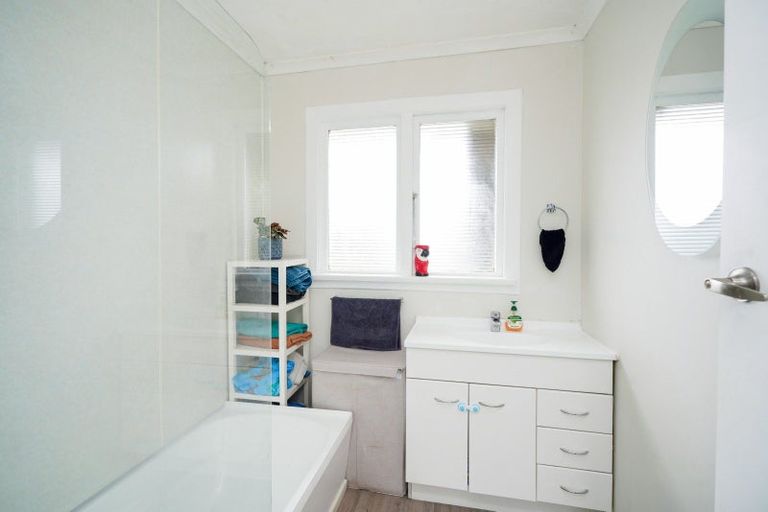 Photo of property in 106 Dunlop Street, Wallacetown, 9816