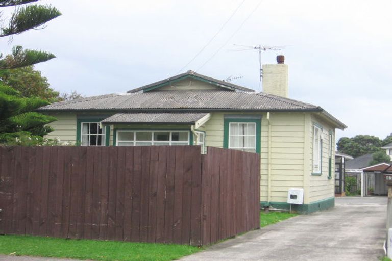 Photo of property in 2/50 Randwick Crescent, Moera, Lower Hutt, 5010