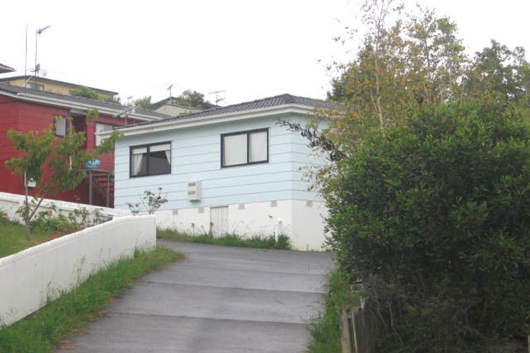 Photo of property in 1/11 Kupari Place, Totara Vale, Auckland, 0629
