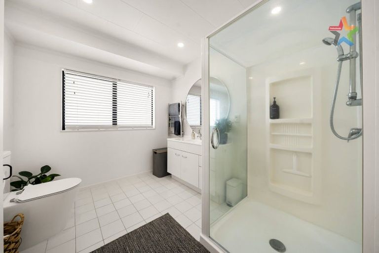 Photo of property in 18 Jasmine Grove, Maungaraki, Lower Hutt, 5010