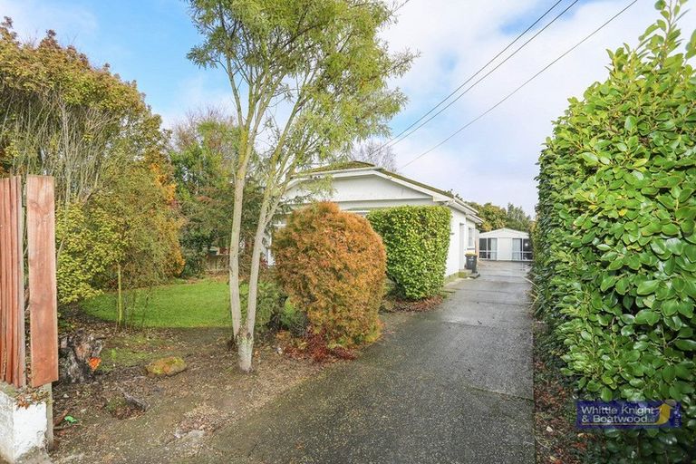 Photo of property in 35 Waimairi Road, Upper Riccarton, Christchurch, 8041