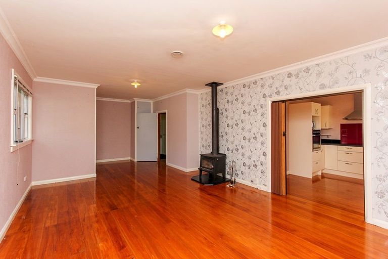 Photo of property in 33 Breakwater Road, Moturoa, New Plymouth, 4310