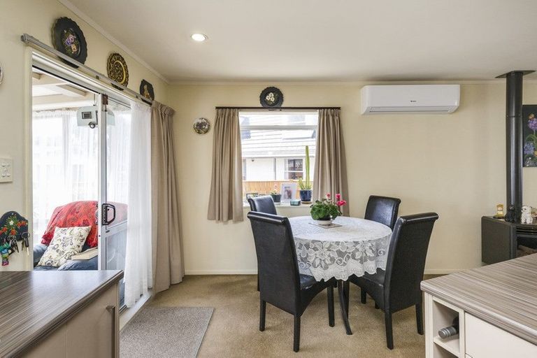 Photo of property in 12 Humphries Place, Awapuni, Palmerston North, 4412