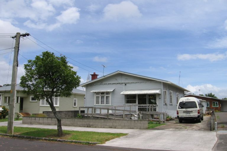 Photo of property in 25 Parr Road South, Point Chevalier, Auckland, 1025
