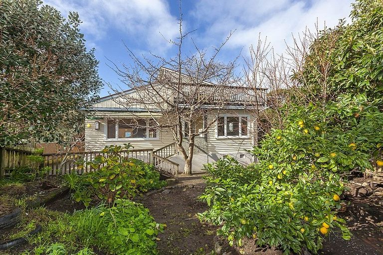 Photo of property in 162 Wellington Road, Paekakariki, 5034