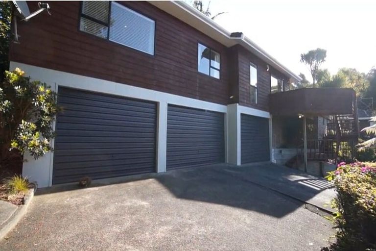 Photo of property in 2/36 Greenvalley Rise, Glenfield, Auckland, 0629