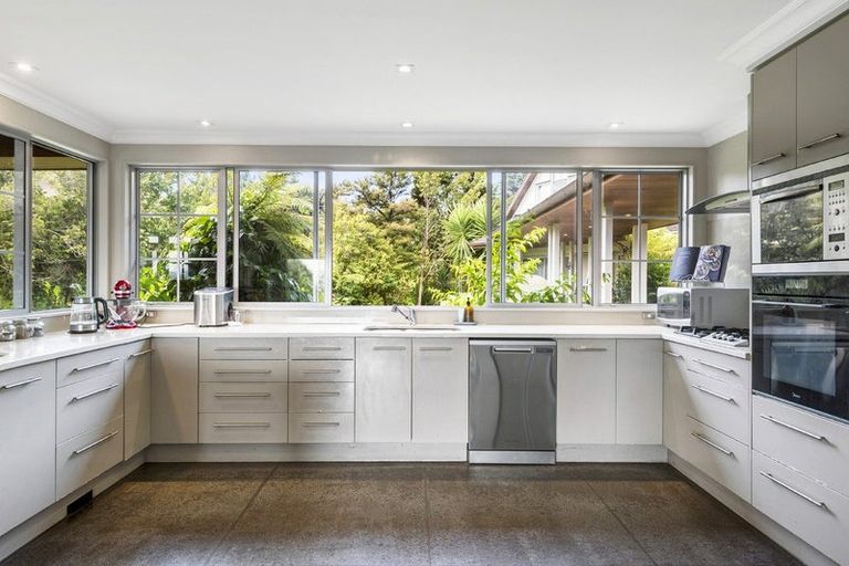 Photo of property in 5 Chatham Avenue, Paremoremo, Auckland, 0632