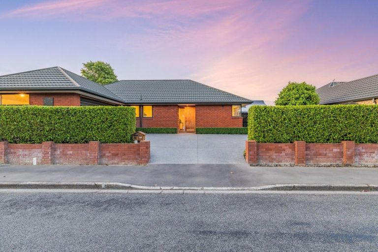 Photo of property in 15 Farquhars Road, Redwood, Christchurch, 8051