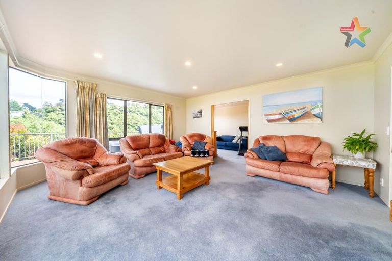 Photo of property in 9 Oceanview Terrace, Tirohanga, Lower Hutt, 5010