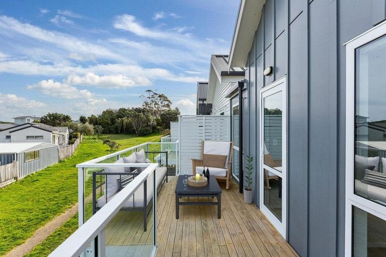 Photo of property in 3 Kopua Place, Whitby, Porirua, 5024