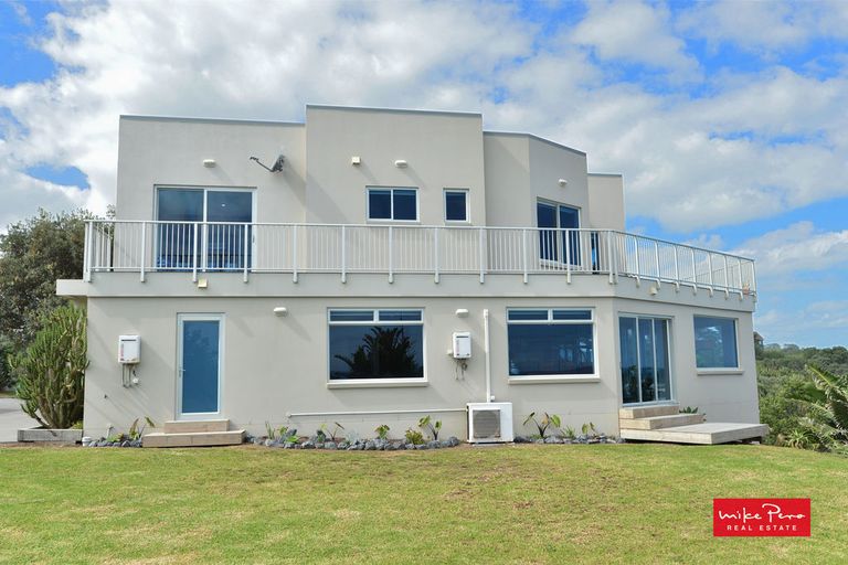 Photo of property in 20 Coates Avenue, Baylys Beach, Dargaville, 0377