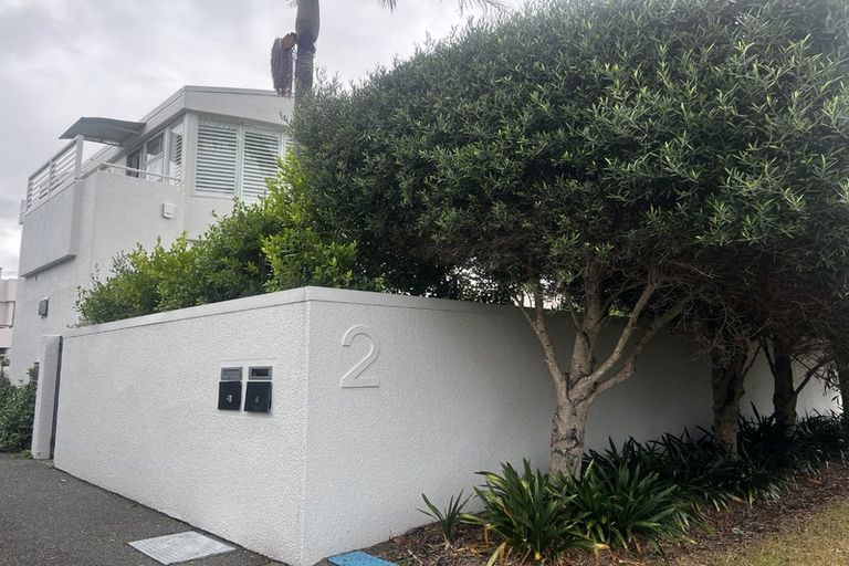 Photo of property in 1/2 Holiday Road, Milford, Auckland, 0620