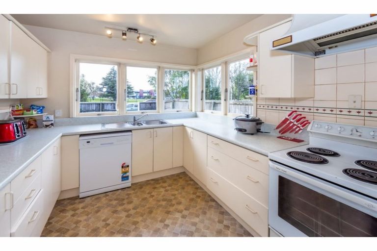 Photo of property in 201 Memorial Avenue, Burnside, Christchurch, 8053