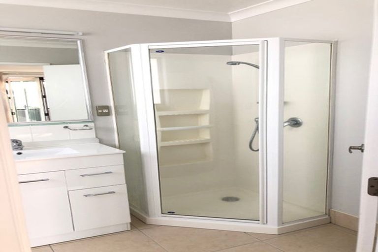 Photo of property in 11m Clearwater Cove, West Harbour, Auckland, 0618