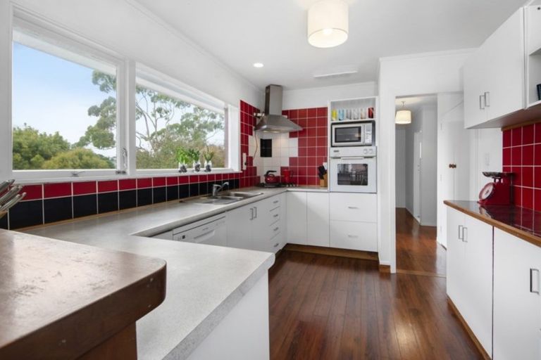 Photo of property in 24 Pooley Street, Pakuranga Heights, Auckland, 2010