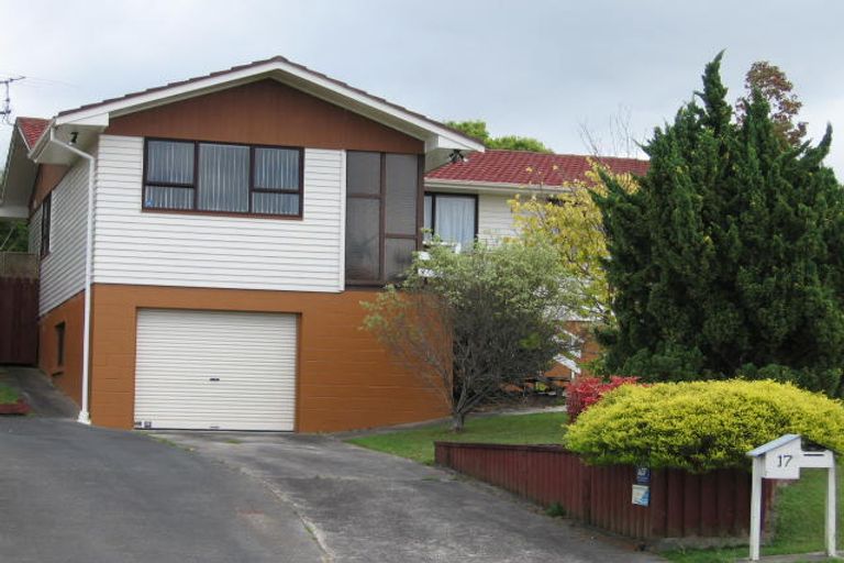 Photo of property in 17 Foyle Place, Glendene, Auckland, 0602