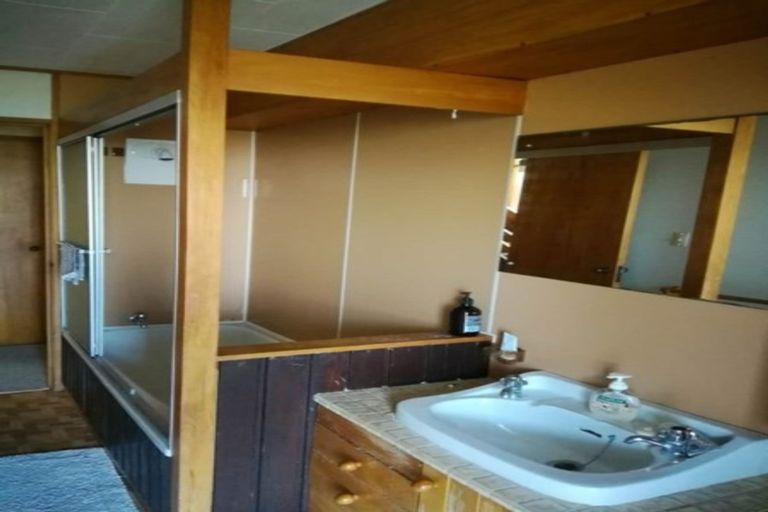 Photo of property in 13 Churchill Road, Murrays Bay, Auckland, 0630