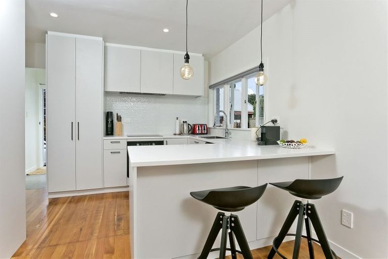 Photo of property in 1/58 Hillcrest Avenue, Hillcrest, Auckland, 0627