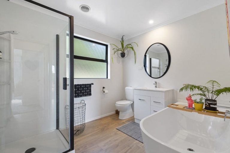 Photo of property in 338 Valley Road, Colyton, Feilding, 4775