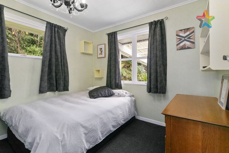 Photo of property in 83 Kamahi Street, Stokes Valley, Lower Hutt, 5019