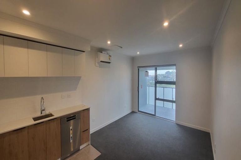 Photo of property in 301/30 Shortfin Place, Flat Bush, Auckland, 2019