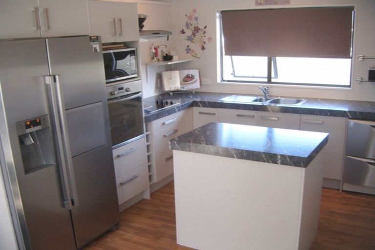 Photo of property in 24 Olive Terrace, Paraparaumu Beach, Paraparaumu, 5032