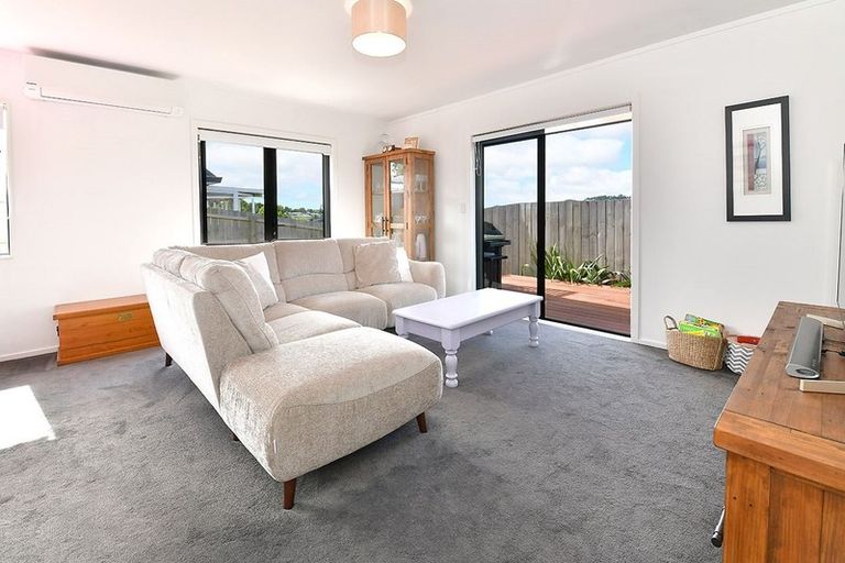 Photo of property in 16 Rauta Way, Helensville, 0800