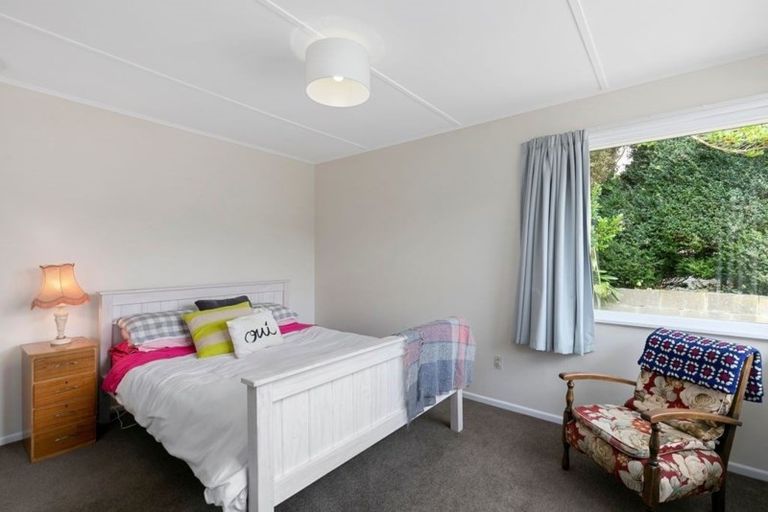 Photo of property in 25 Catherine Crescent, Paparangi, Wellington, 6037