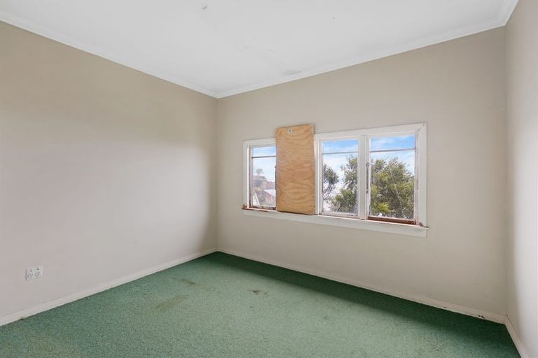 Photo of property in 11 South Road, Moturoa, New Plymouth, 4310
