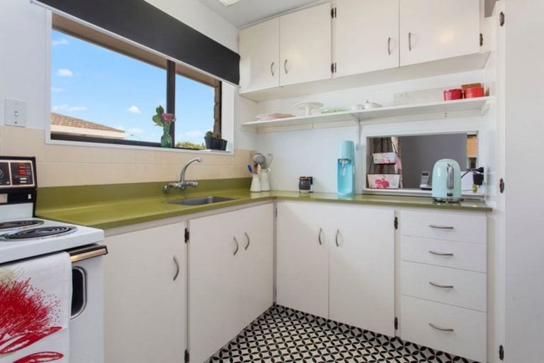 Photo of property in 2/52a Chipping Lane, Redwood, Christchurch, 8051