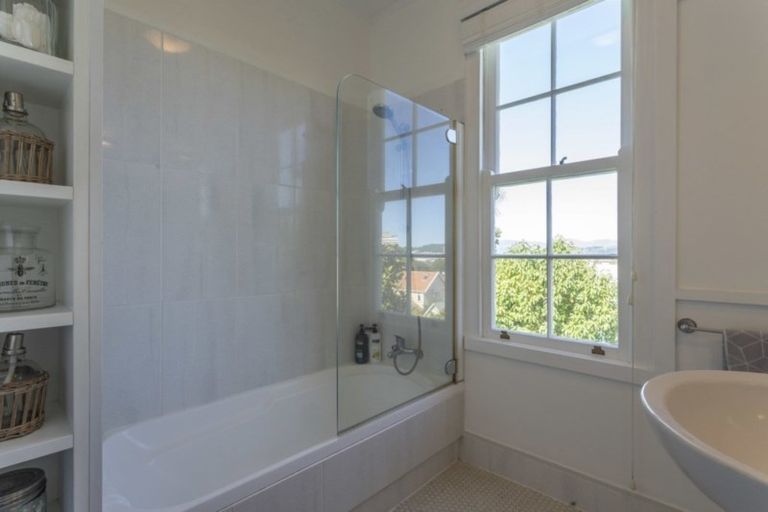 Photo of property in 25 Burnell Avenue, Thorndon, Wellington, 6011