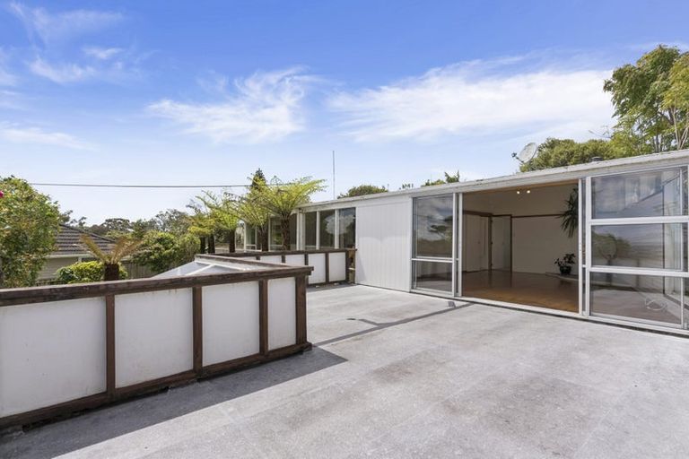 Photo of property in 29 Highland Avenue, Titirangi, Auckland, 0604