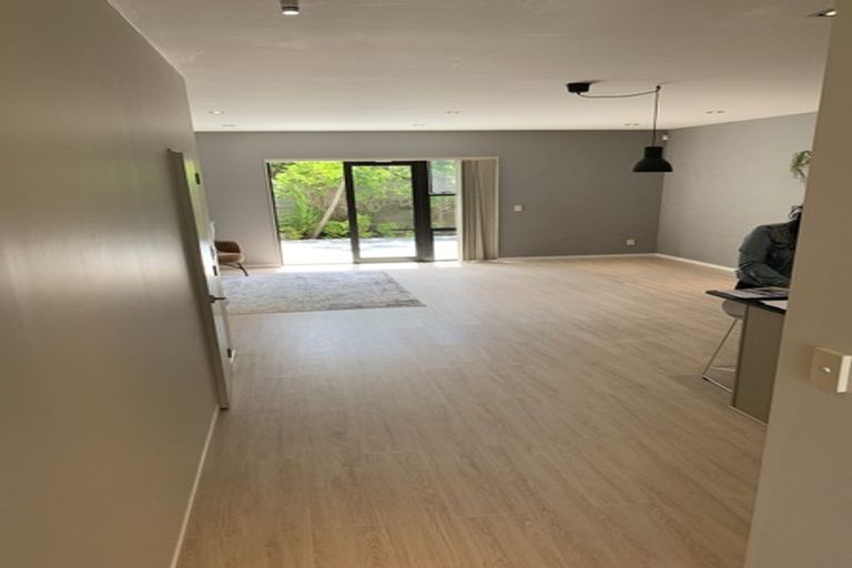 Photo of property in 9/40 Scarlet Oak Drive, Schnapper Rock, Auckland, 0632