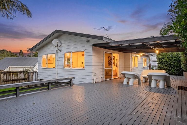 Photo of property in 2a Rata Road, Stanmore Bay, Whangaparaoa, 0932