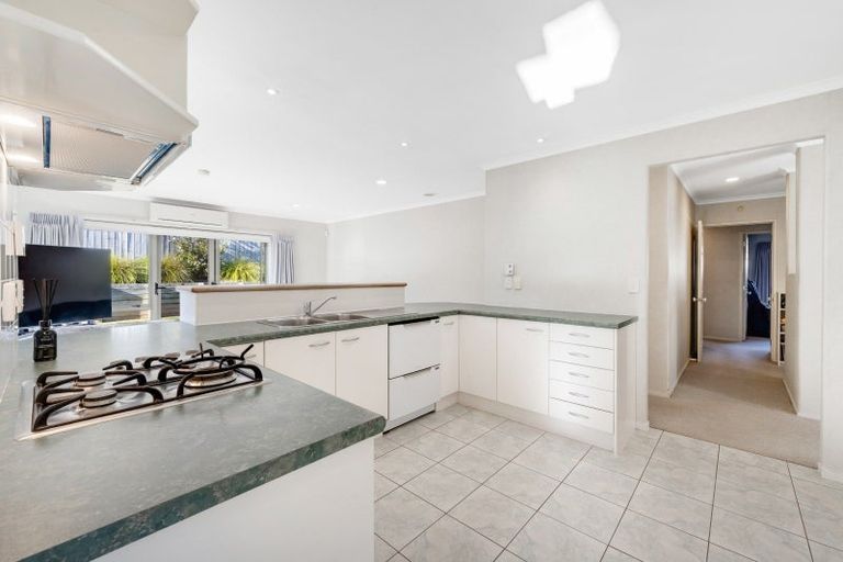 Photo of property in 218 Kilkenny Drive, East Tamaki Heights, Auckland, 2016