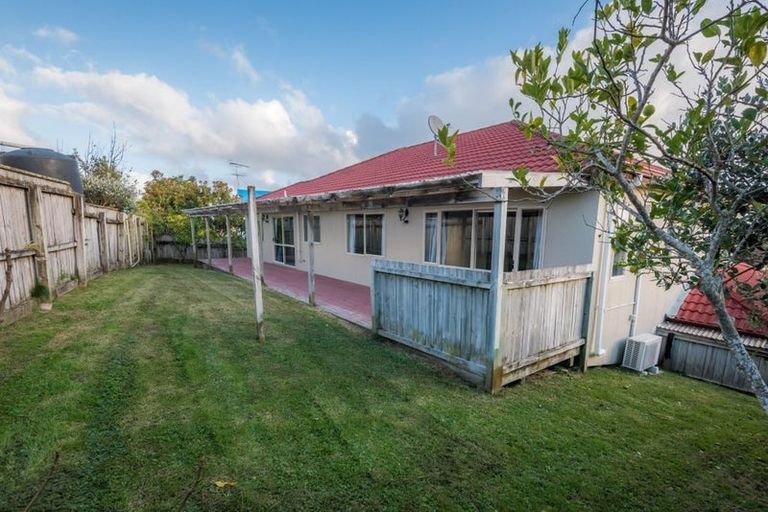 Photo of property in 42 Mandeville Place, Unsworth Heights, Auckland, 0632