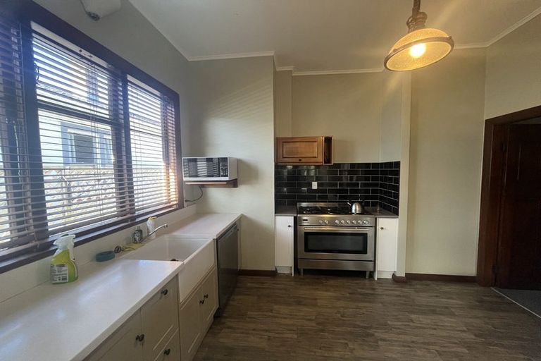 Photo of property in 228 Devon Street West, New Plymouth, 4310