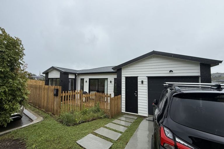 Photo of property in 6 Whenuateitei Crescent, Stanmore Bay, Whangaparaoa, 0932