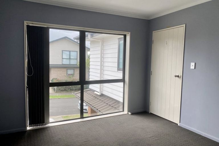 Photo of property in 10 Millcroft Lane, Ranui, Auckland, 0612