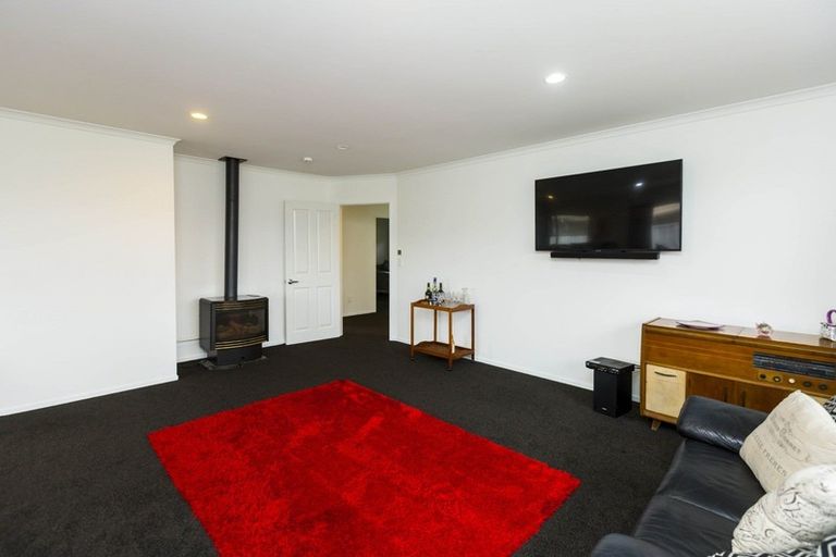 Photo of property in 32 Percy Kinsman Crescent, Riverstone Terraces, Upper Hutt, 5018
