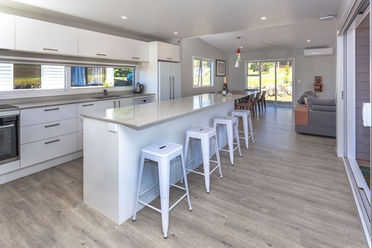 Photo of property in 5 Ross Place, Whiritoa, Whangamata, 3691