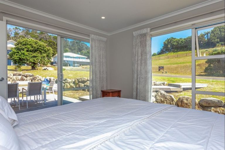 Photo of property in 5 Ross Place, Whiritoa, Whangamata, 3691